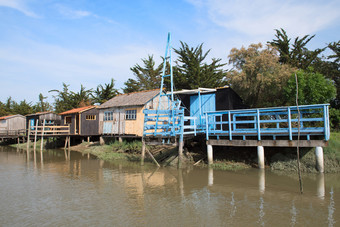 法国木牡蛎小屋景观的法国charente海上