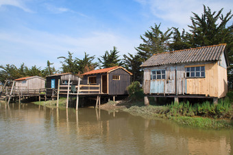 法国木牡蛎小屋景观的法国charente海上