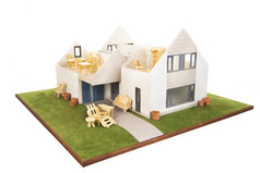 微型房子与家具孤立的在白色背景