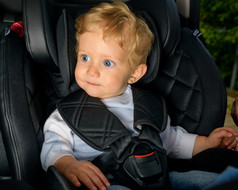婴儿男孩个月老安全车座位