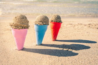 色彩斑斓的沙子视锥细胞的沙子的海滩夏天概念使用分裂爽肤水为古董风格