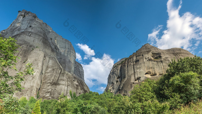修道院洞穴隐士僧侣房子和岩石形成迈泰奥拉附近特里卡拉希腊岩石形成迈泰奥拉希腊