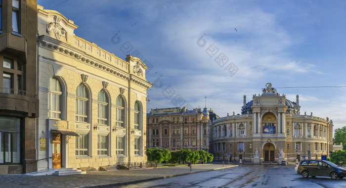 敖德萨乌克兰阳光明媚的夏天早....的历史中心敖德萨乌克兰歌剧房子和剧院广场歌剧房子和剧院广场敖德萨