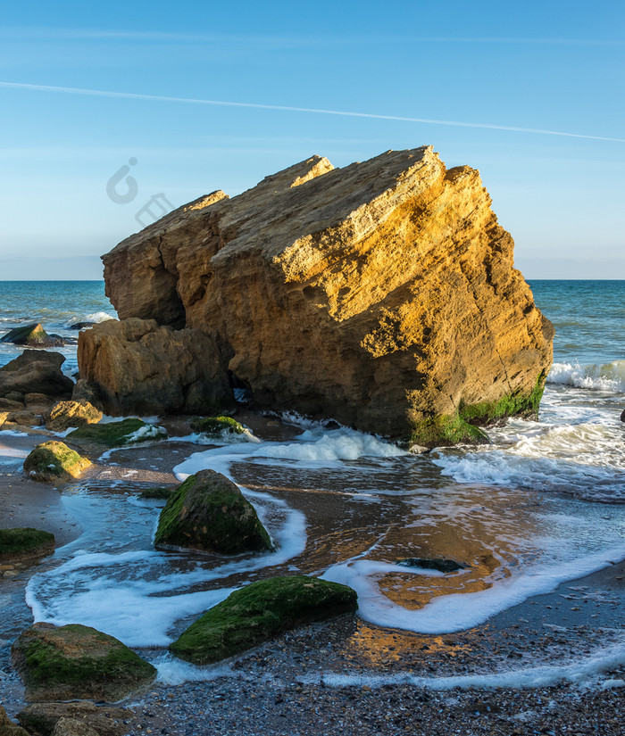 岩石附近的黑色的海海岸附近的村丰坦卡敖德萨地区乌克兰岩石附近的黑色的海海岸