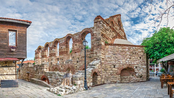 纳塞巴尔保加利亚废墟的圣索菲娅大都会教堂的老小镇纳塞巴尔保加利亚多云的夏天早....索菲娅教堂纳塞巴尔保加利亚