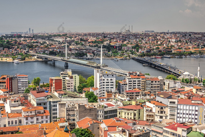 istambul火鸡前视图阿塔土尔克桥火鸡夏天一天前视图伊斯坦布尔城市和阿塔土尔克桥火鸡
