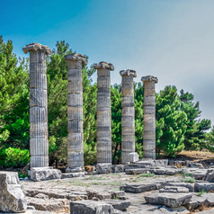 废墟的寺庙雅典娜polias的古老的城市priene火鸡阳光明媚的夏天一天大全景拍摄的寺庙雅典娜polias的古老的priene火鸡