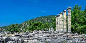 废墟的寺庙雅典娜polias的古老的城市priene火鸡阳光明媚的夏天一天大全景拍摄的寺庙雅典娜polias的古老的priene火鸡