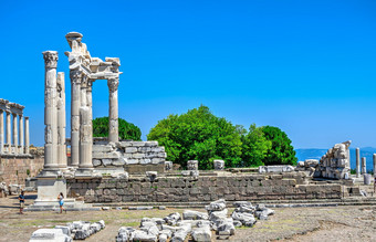 帕加马火鸡废墟的寺庙Dionysos的古老的希腊城市帕加马火鸡寺庙Dionysos的帕加马古老的城市火鸡