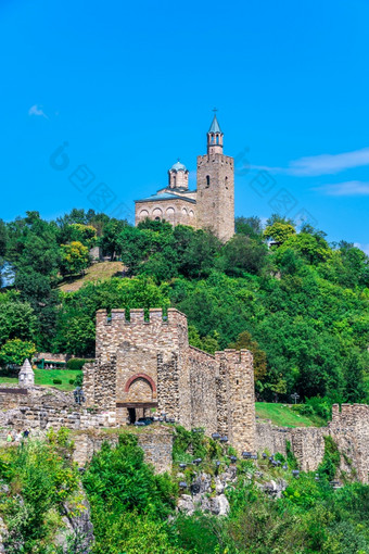 入口Tsarevets堡垒与的父权大教堂的神圣的提升神伟大tarnovo保加利亚阳光明媚的夏天一天Tsarevets堡垒伟大tarnovo保加利亚