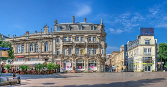 卢塞保加利亚著名的老房子的中央广场卢塞保加利亚阳光明媚的夏天一天著名的老房子的中央广场卢塞保加利亚
