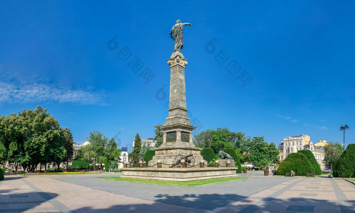 卢塞保加利亚自由纪念碑的城市卢塞保加利亚阳光明媚的夏天一天自由纪念碑的城市卢塞保加利亚
