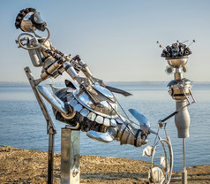 敖德萨乌克兰金属雕塑的兰格隆海滩敖德萨乌克兰阳光明媚的夏天一天金属雕塑的兰格隆海滩敖德萨乌克兰