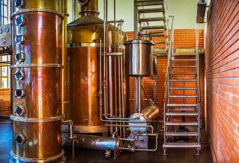 沙博乌克兰现代设备为的生产白兰地的沙博酒庄敖德萨地区乌克兰酒文化中心和酒庄沙博乌克兰