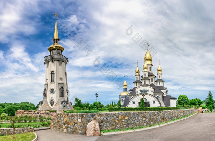布基乌克兰寺庙复杂的与景观公园布基乌克兰多云的夏天一天寺庙复杂的与景观公园布基乌克兰