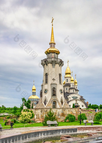 布基乌克兰寺庙复杂的与景观公园布基乌克兰多云的夏天一天寺庙复杂的与景观公园布基乌克兰