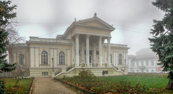 敖德萨乌克兰考古博物馆primorsky大道敖德萨乌克兰多雾的秋天一天考古博物馆敖德萨乌克兰