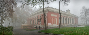 敖德萨乌克兰海上博物馆primorsky大道敖德萨乌克兰多雾的秋天一天海上博物馆敖德萨乌克兰