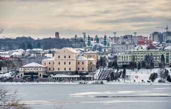疾病乌克兰全景视图疾病池塘和城堡ternopol乌克兰雪冬天早....雪冬天早....疾病乌克兰