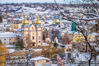 特列波夫利亚乌克兰全景前视图的小镇特列波夫利亚疾病地区乌克兰阳光明媚的冬天一天特列波夫利亚小镇乌克兰