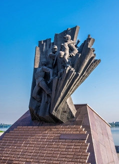 Dnipro乌克兰纪念碑的下降阿富汗勇士的Dnipro路堤乌克兰阳光明媚的夏天一天纪念碑的下降阿富汗勇士Dnipro乌克兰
