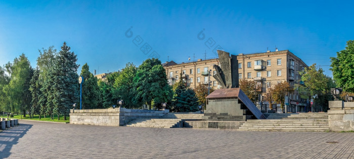 Dnipro乌克兰纪念碑的下降阿富汗勇士的Dnipro路堤乌克兰阳光明媚的夏天一天纪念碑的下降阿富汗勇士Dnipro乌克兰