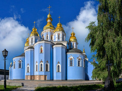 基辅乌克兰麦克时修道院基辅乌克兰阳光明媚的夏天早....麦克时修道院基辅乌克兰