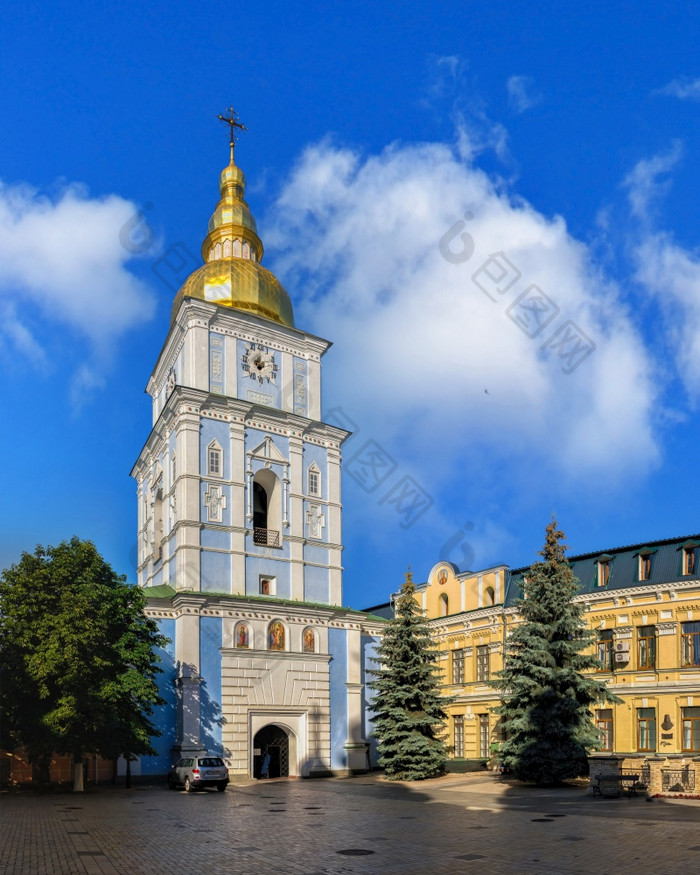基辅乌克兰麦克时修道院基辅乌克兰阳光明媚的夏天早....麦克时修道院基辅乌克兰