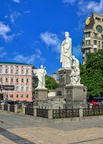 基辅乌克兰纪念碑公主奥尔加附近的部外国事务乌克兰基辅乌克兰阳光明媚的夏天早....纪念碑公主奥尔加基辅乌克兰
