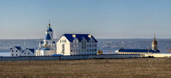 码头村乌克兰神圣的保护发生的神圣的死亡敖德萨修道院的敖德萨教区的乌克兰正统的教堂阳光明媚的冬天一天神圣的保护修道院码头村乌克兰