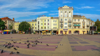 疾病乌克兰剧院广场疾病乌克兰阳光明媚的夏天早....剧院广场疾病乌克兰