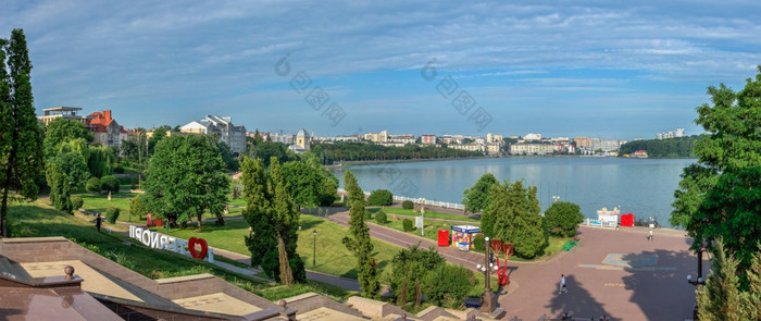 疾病乌克兰的路堤疾病池塘乌克兰夏天早....夏天早....的路堤疾病乌克兰