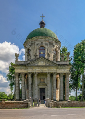 Pidhirtsi乌克兰教堂的提高的神圣的交叉和约瑟夫Pidhirtsi村乌克兰阳光明媚的夏天一天教堂的提高的神圣的交叉Pidhirtsi乌克兰