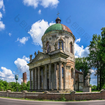 Pidhirtsi乌克兰教堂的提高的神圣的交叉和约瑟夫Pidhirtsi村乌克兰阳光明媚的夏天一天教堂的提高的神圣的交叉Pidhirtsi乌克兰