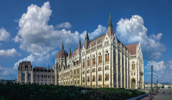 布达佩斯匈牙利议会<strong>建筑</strong>的路堤布达佩斯匈牙利<strong>阳光</strong>明媚的夏天早....议会<strong>建筑</strong>布达佩斯匈牙利