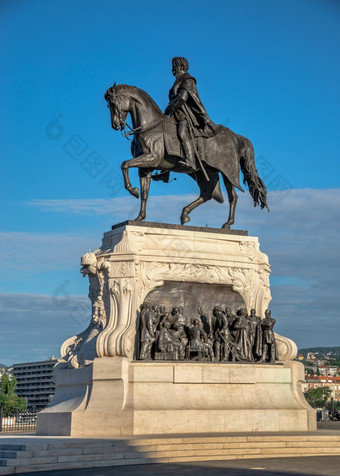 布达佩斯匈牙利<strong>纪念碑</strong>久拉安德拉西的路堤害虫布达佩斯匈牙利阳光明媚的夏天早....<strong>纪念碑</strong>久拉安德拉西布达佩斯匈牙利