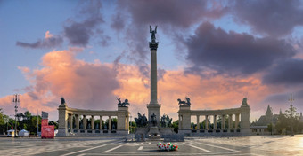 布达佩斯匈牙利<strong>纪念碑</strong>的年匈牙利的英雄广场布达佩斯阳光明媚的夏天早....<strong>纪念碑</strong>的年匈牙利布达佩斯