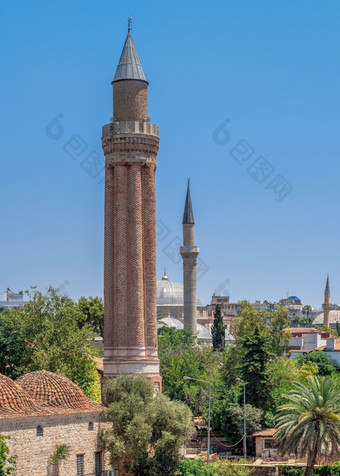 安塔利亚火鸡槽minare清真寺阿拉丁清真寺安塔利亚火鸡阳光明媚的夏天一天槽minare清真寺安塔利亚火鸡