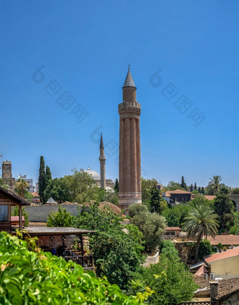 安塔利亚火鸡槽minare清真寺阿拉丁清真寺安塔利亚火鸡阳光明媚的夏天一天槽minare清真寺安塔利亚火鸡