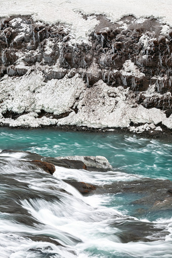 关闭强大的古佛斯瀑布瀑布与它的绿色水冰岛关闭古佛斯瀑布瀑布冰岛