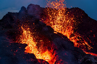特写镜头fagradalsfjall火山火山<strong>喷发</strong>晚上雷克雅内斯半岛周围公里从雷克雅维克冰岛特写镜头fagradalsfjall火山火山<strong>喷发</strong>晚上冰岛