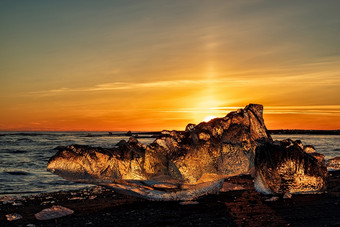 冰山钻石海滩瓦特纳冰川国家公园日落冰岛冰山钻石海滩日落冰岛