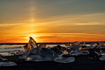 冰山钻石海滩瓦特纳冰川国家公园日落冰岛冰山钻石海滩日落冰岛