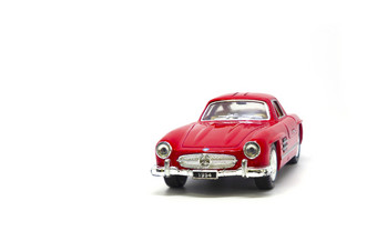 基希讷乌摩尔多瓦7月梅塞德斯奔驰鸥翼红色的铸模模型车红色的玩具孤立的白色背景