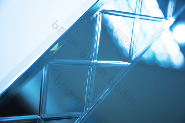 玻璃镜子反射形状和阴影特写镜头细节摘要几何设计与平行和相交行图形化的表示角玻璃镜子反射形状和阴影特写镜头细节