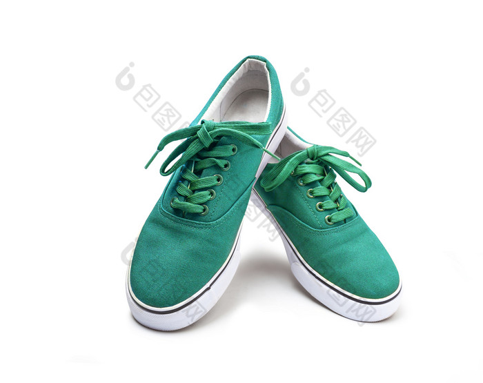 一对绿色帆布鞋子孤立的白色背景与剪裁路径