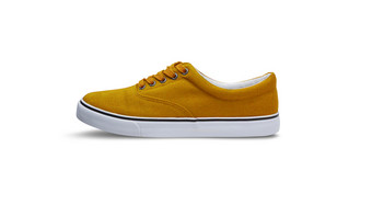 黄色的帆布鞋子孤立的白色背景与剪裁路径黄色的帆布鞋子孤立的白色背景