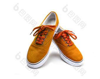 一对橙色颜色帆布鞋子孤立的白色背景与剪裁路径一对橙色颜色帆布鞋子孤立的白色