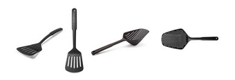 黑色的塑料厨房餐具抹刀和过滤器孤立的白色背景厨房抹刀孤立的白色背景