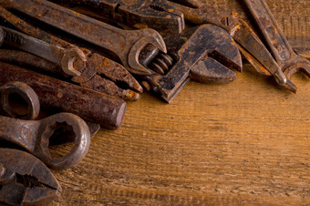 脏集手老生锈的工具木背景设备为锁匠和金属加工商店